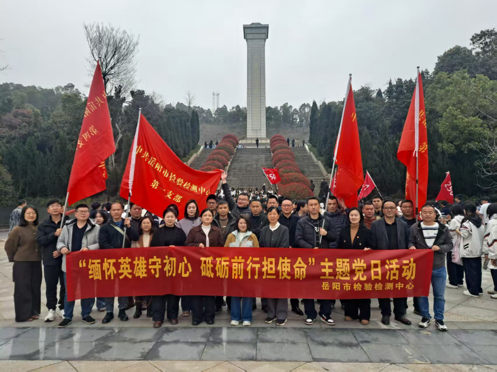 �м��������Ŀ�չ���廳Ӣ���س��� ����ǰ�е�ʹ�������⵳�ջ